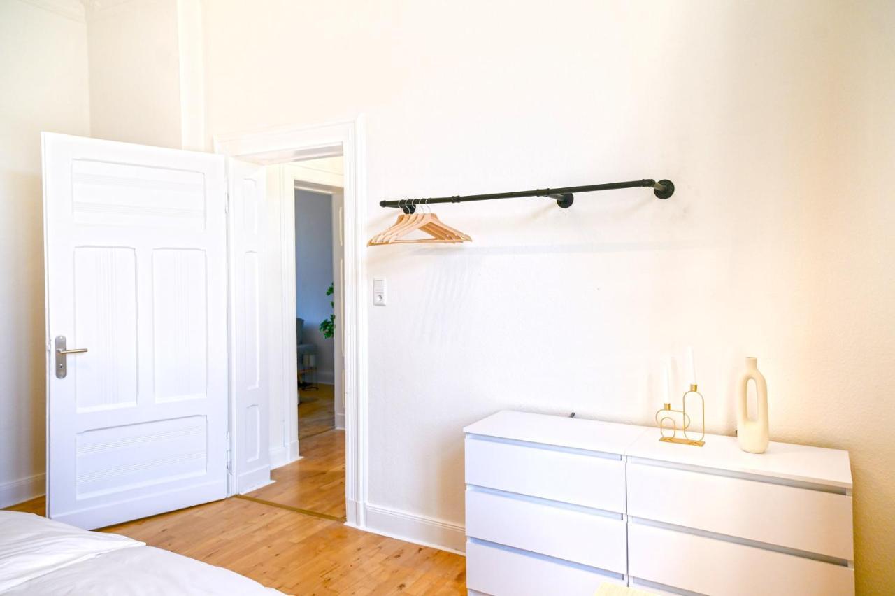 120Qm Denkmal Apartment In Krefeld Mit Stuck Und Balkon - Beuys Apartments - Krefeld Eksteriør bilde