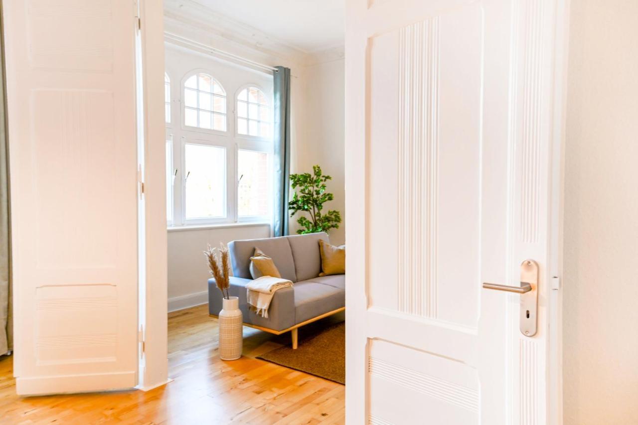 120Qm Denkmal Apartment In Krefeld Mit Stuck Und Balkon - Beuys Apartments - Krefeld Eksteriør bilde
